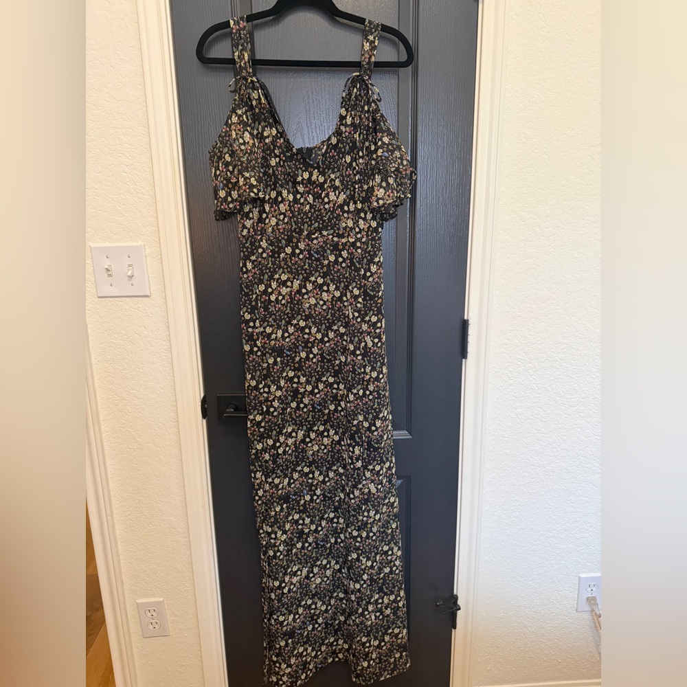 French Connection Hallie Cold Shoulder Dress | Black Floral | Size 8 | NWT - Picture 3 of 5